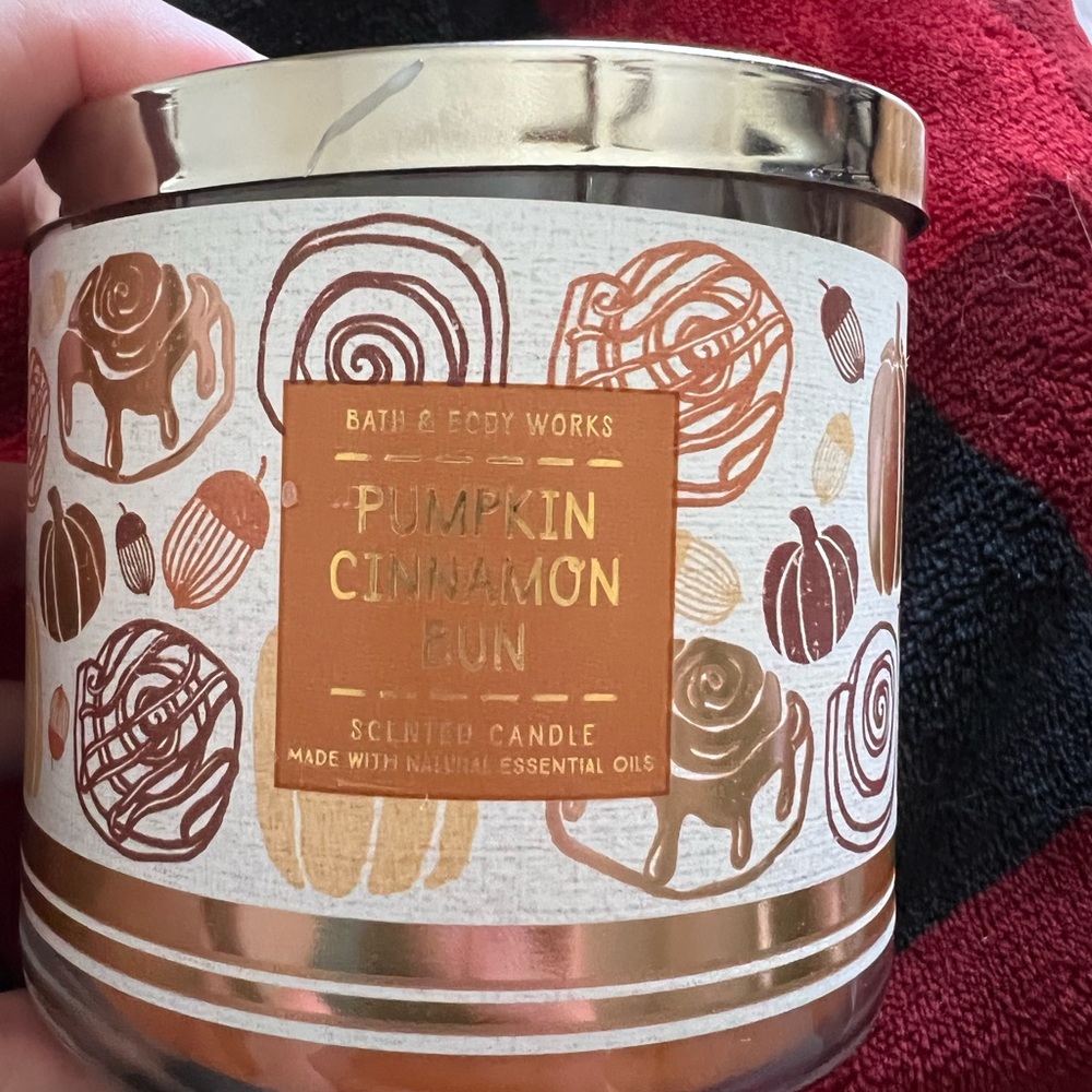 Bath & Body Works candle